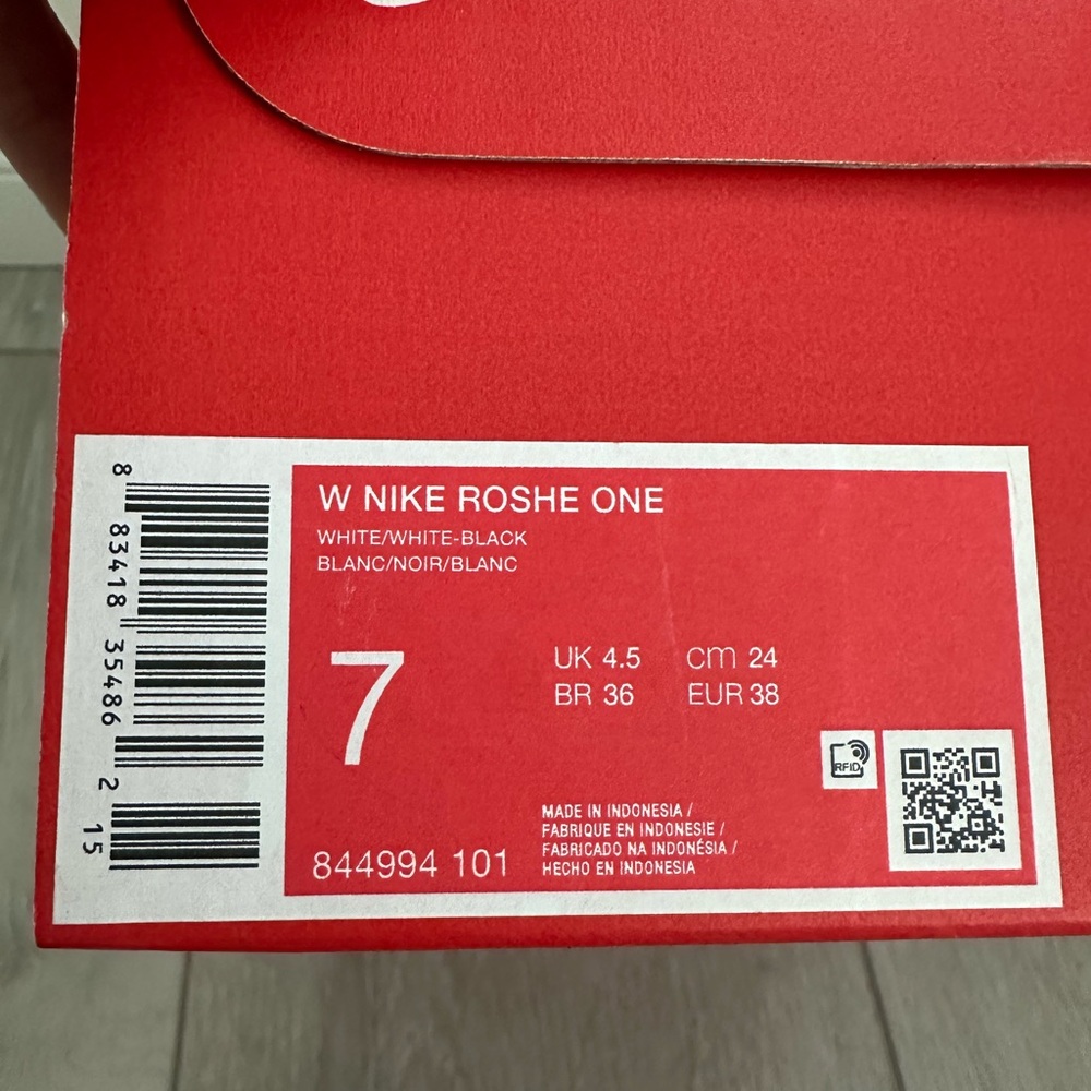 Nike Roshe One White and Black Box - Picture 6 of 6